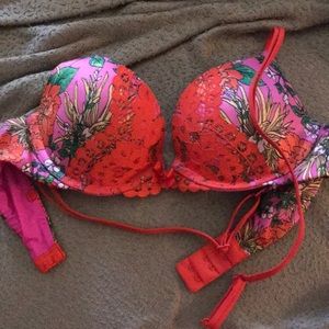 Victoria’s Secret very sexy push up bra